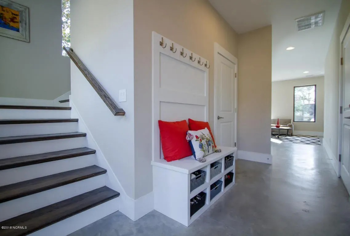 MODERN CONTEMPORARY (20)