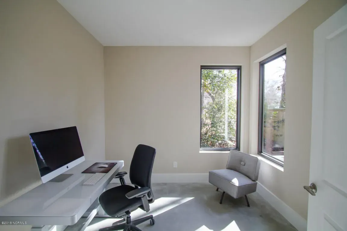 MODERN CONTEMPORARY (23)