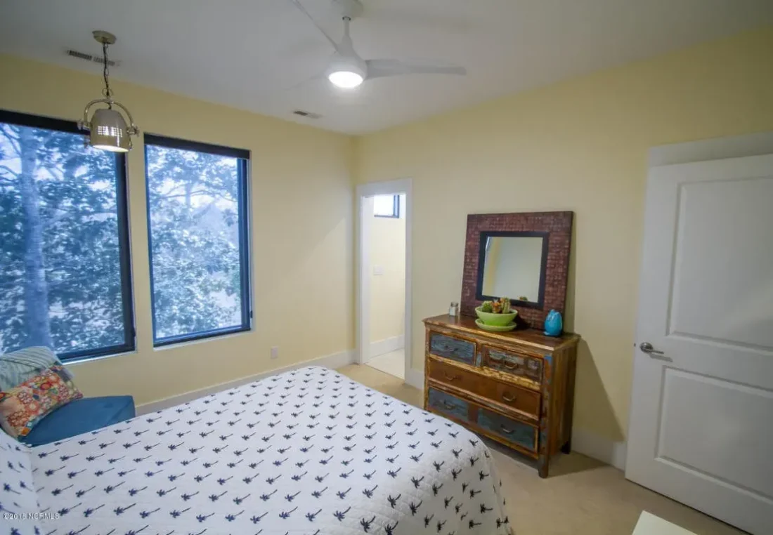 MODERN CONTEMPORARY (24)