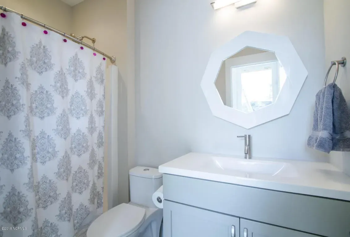 MODERN CONTEMPORARY (25)