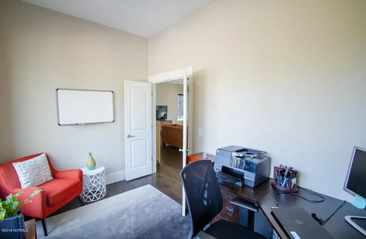 MODERN CONTEMPORARY (26)