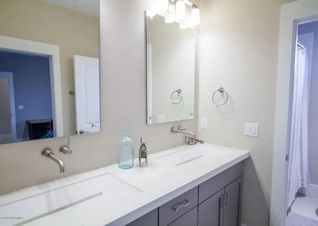 MODERN CONTEMPORARY (30)