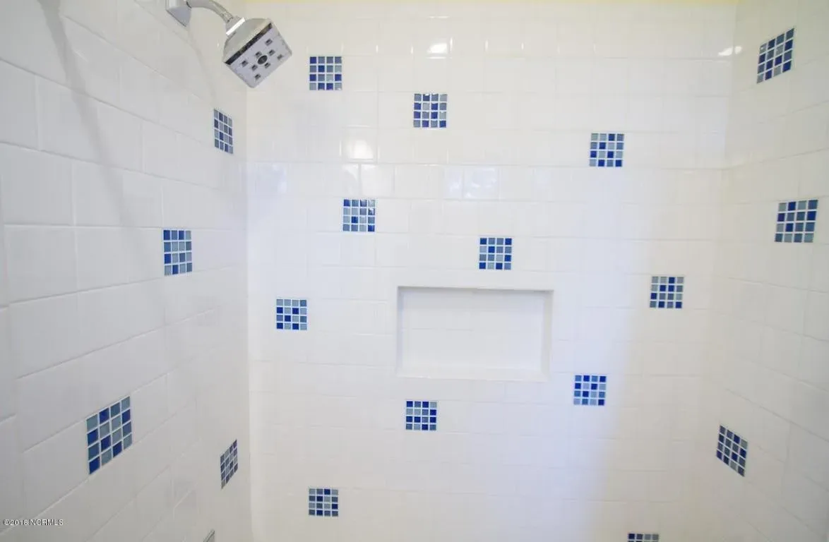 MODERN CONTEMPORARY (32)