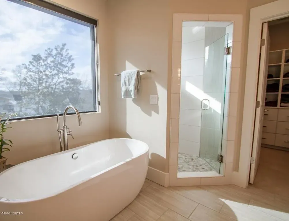 MODERN CONTEMPORARY (34)