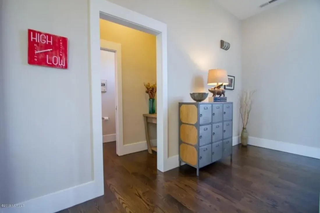 MODERN CONTEMPORARY (37)