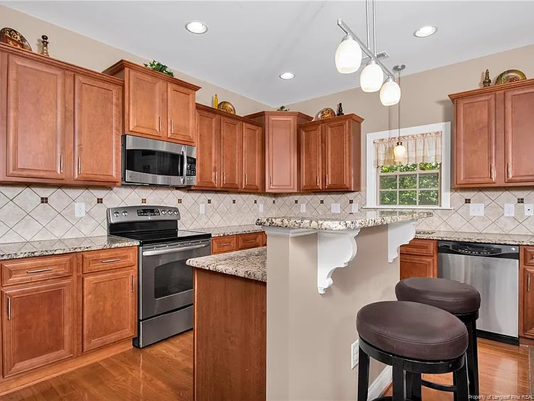 eece958878a9194c40c2584096c7a392-cc_ft_768