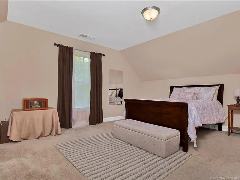 b6d32344caed43cd3d2c452e6cf1cbc9-cc_ft_768