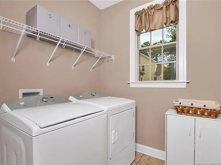 d733b3eee8d3605b95e73b12848fe1c3-cc_ft_768