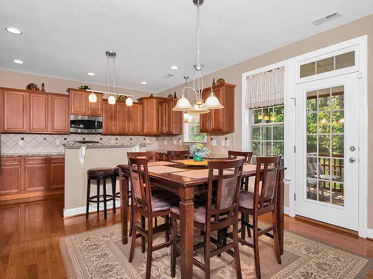 6b7ec167e8fbd665c8725c6c6aa188c7-cc_ft_768