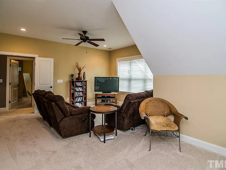 fc0ef7c7f1ae67fd90a30b4ae279c659-cc_ft_768