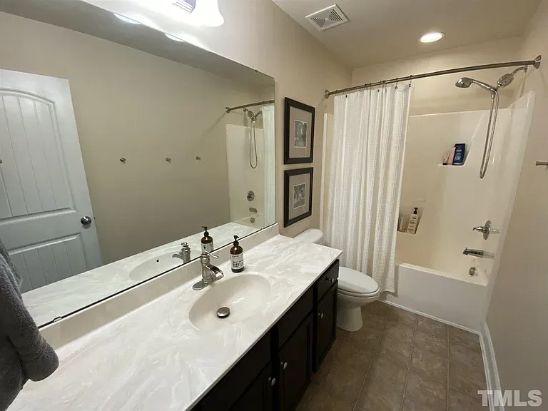 67c228c74a891cf4c2bcc82c0bf81bab-cc_ft_768