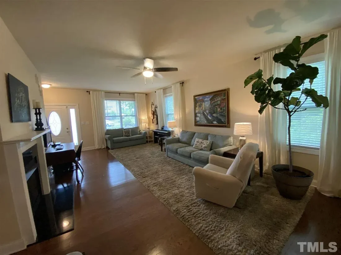 e52d1b12af852d3ecec1d9055b9beef3-cc_ft_1536