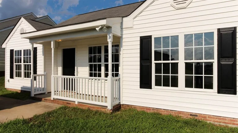 Plan 8-1425 - The Ross Manor | Traditional Ranch - 3-Bed, 2-Bath, 1,141 SF