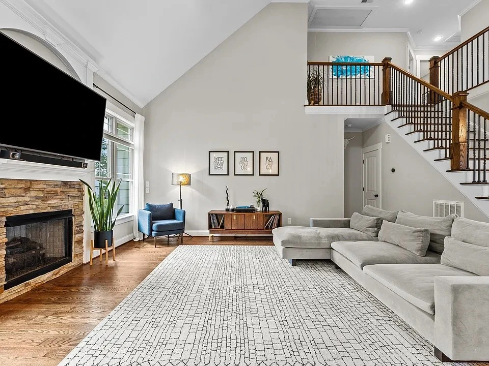 64e236a6774d3f70b940e7d89b710153-cc_ft_960