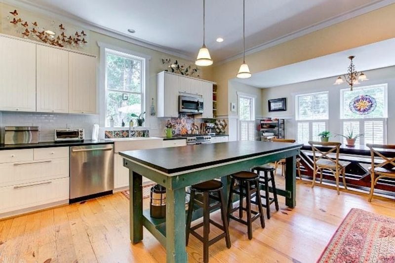 Spacious 3-Bedroom Single-Story House Plan with Detached Garage