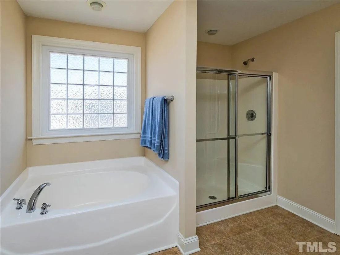 67d5ee874987a9d0f6327b2386f98922-cc_ft_1536