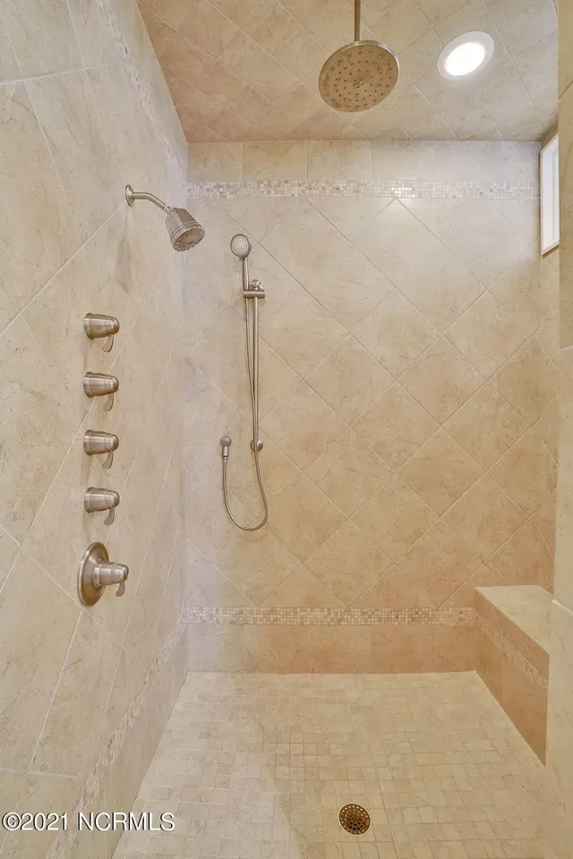 e9573b52a6743ac35a0fa4f7d6df05ddl-m415508794rd-w1280_h960