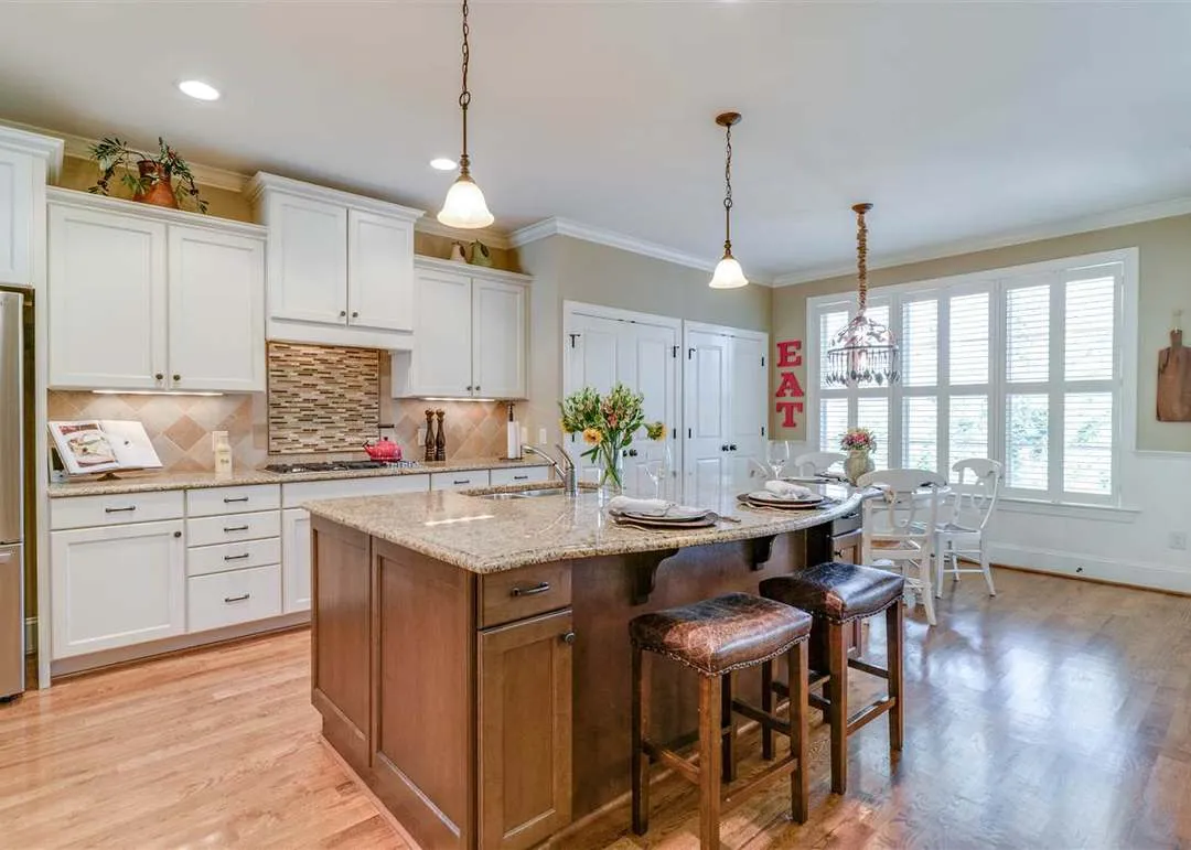 MODERN CRAFTSMAN (26)