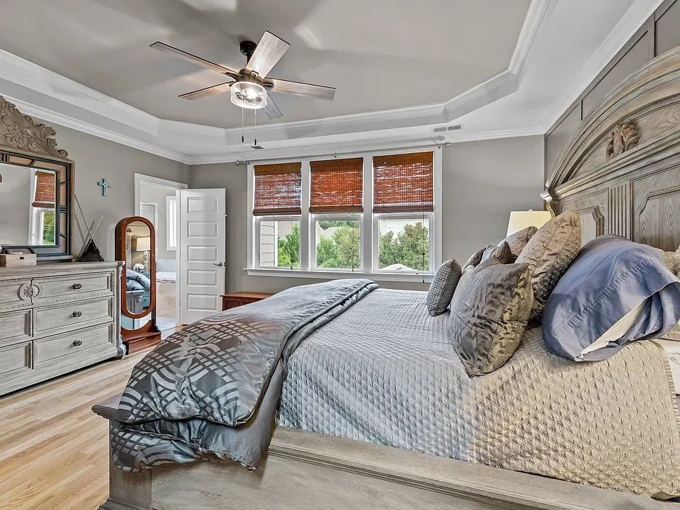 MODERN CRAFTSMAN (1)