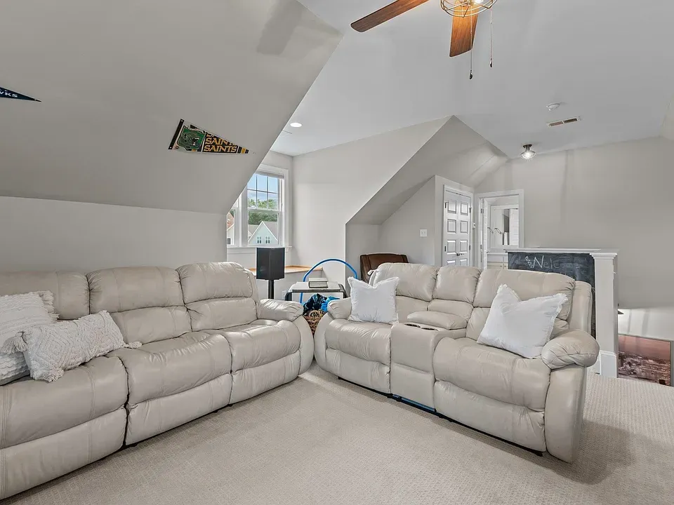 MODERN CRAFTSMAN (3)