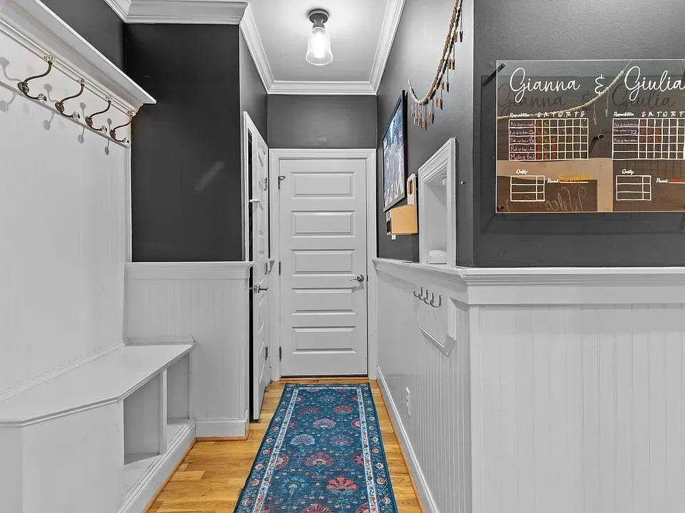 MODERN CRAFTSMAN (22)