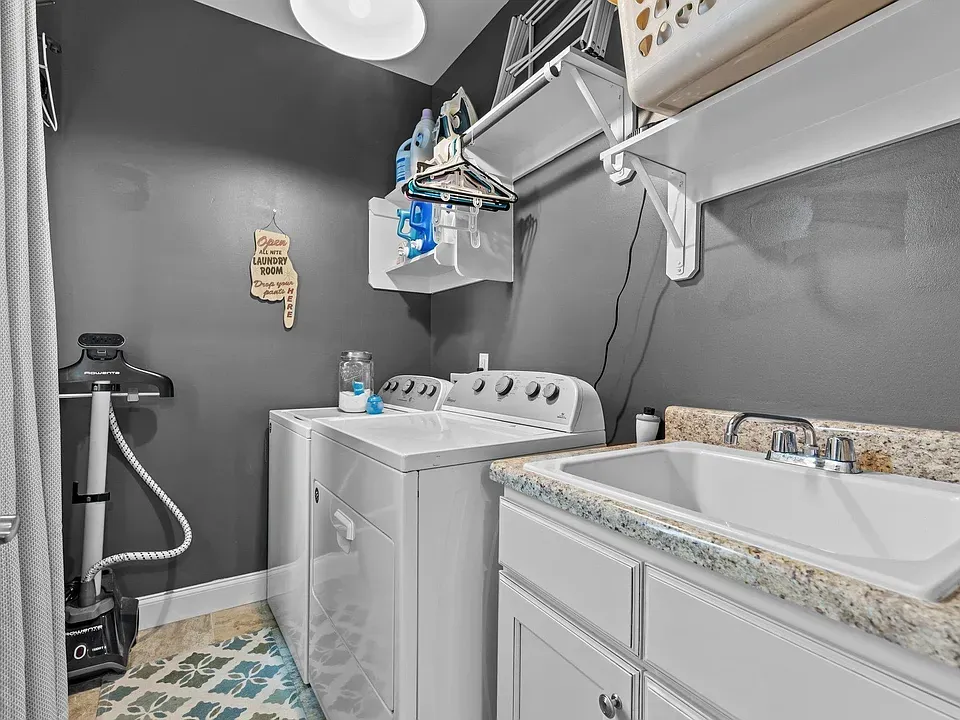 MODERN CRAFTSMAN (48)