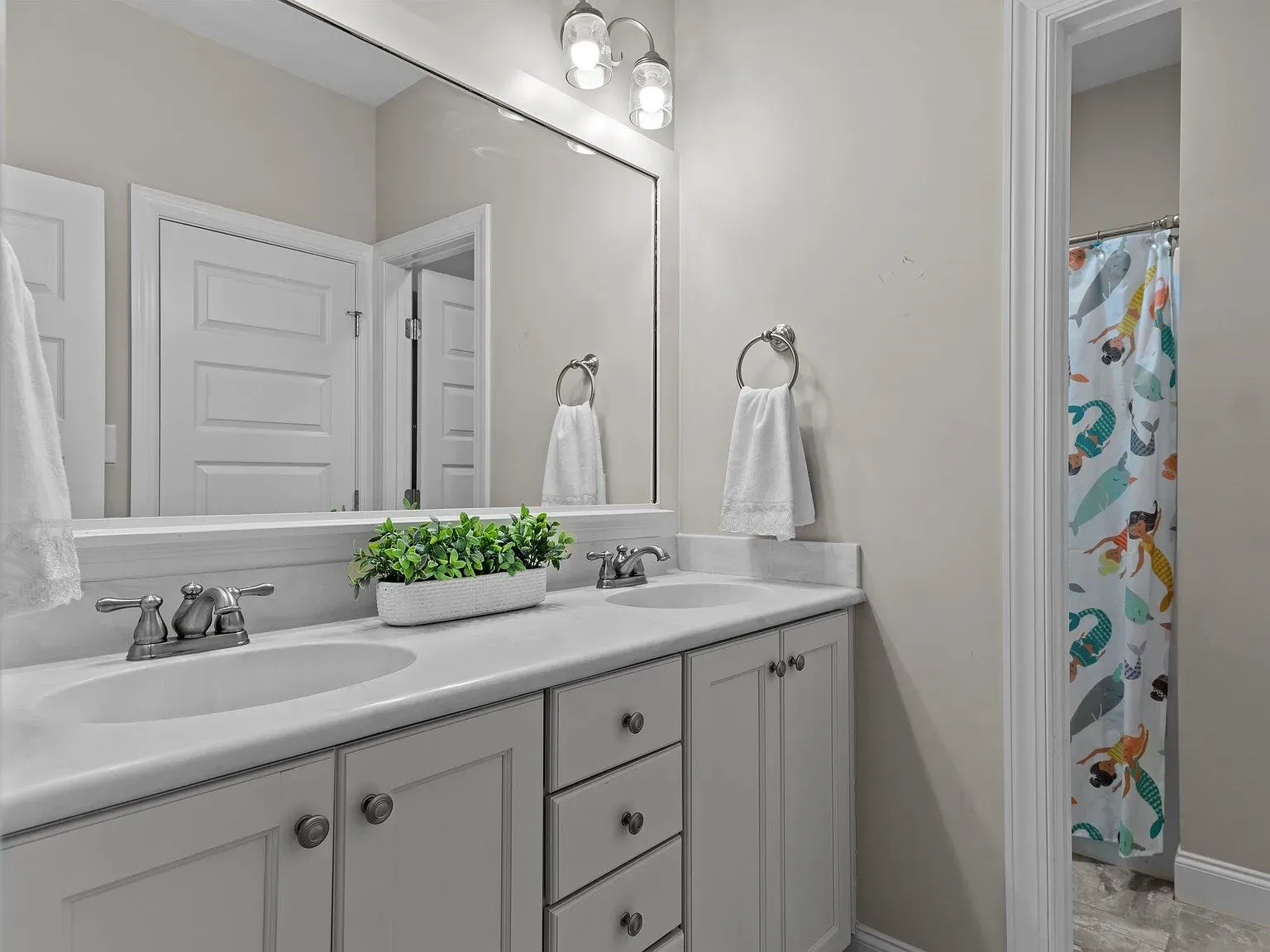 MODERN CRAFTSMAN (52)