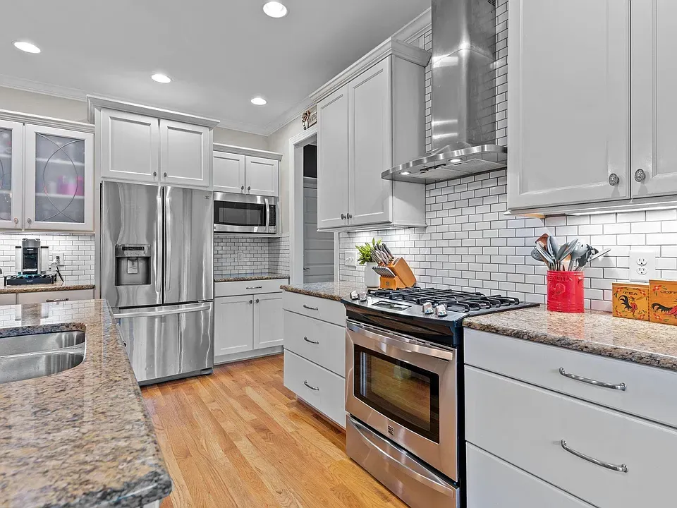 MODERN CRAFTSMAN (61)