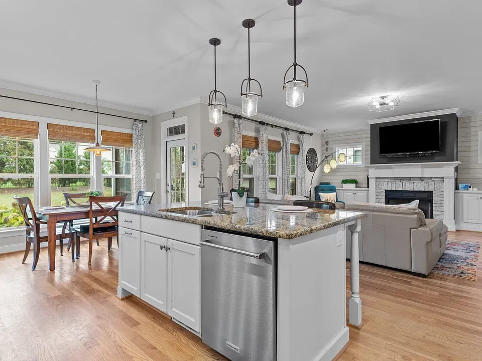 MODERN CRAFTSMAN (6)