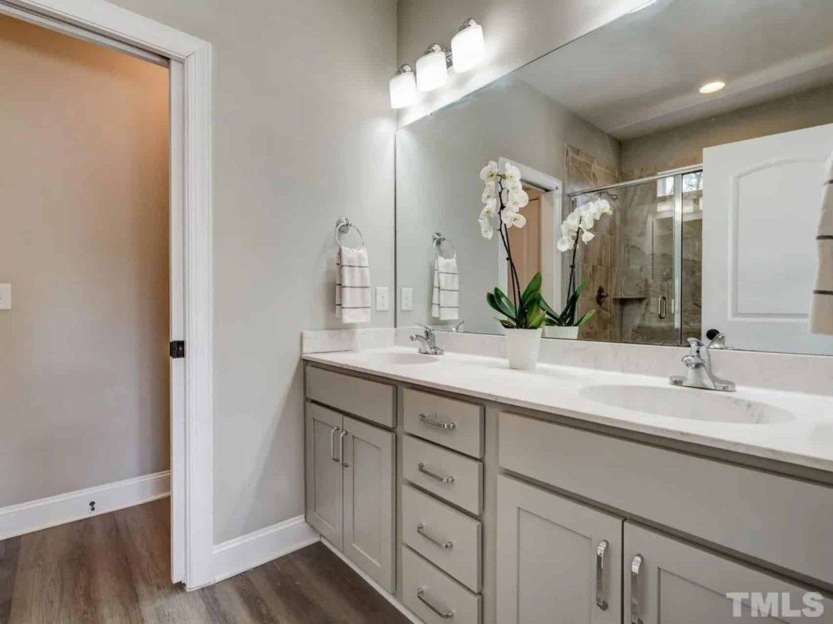 Beautiful Craftsman house Plan with Spacious Floor Design