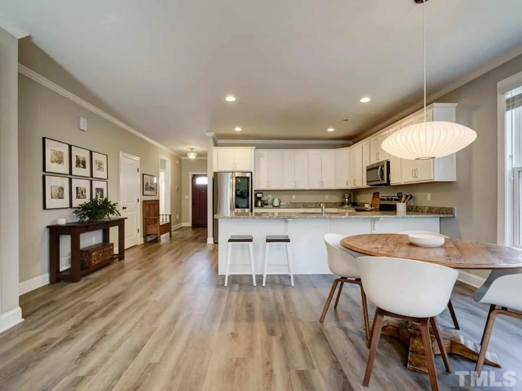 Beautiful Craftsman house Plan with Spacious Floor Design