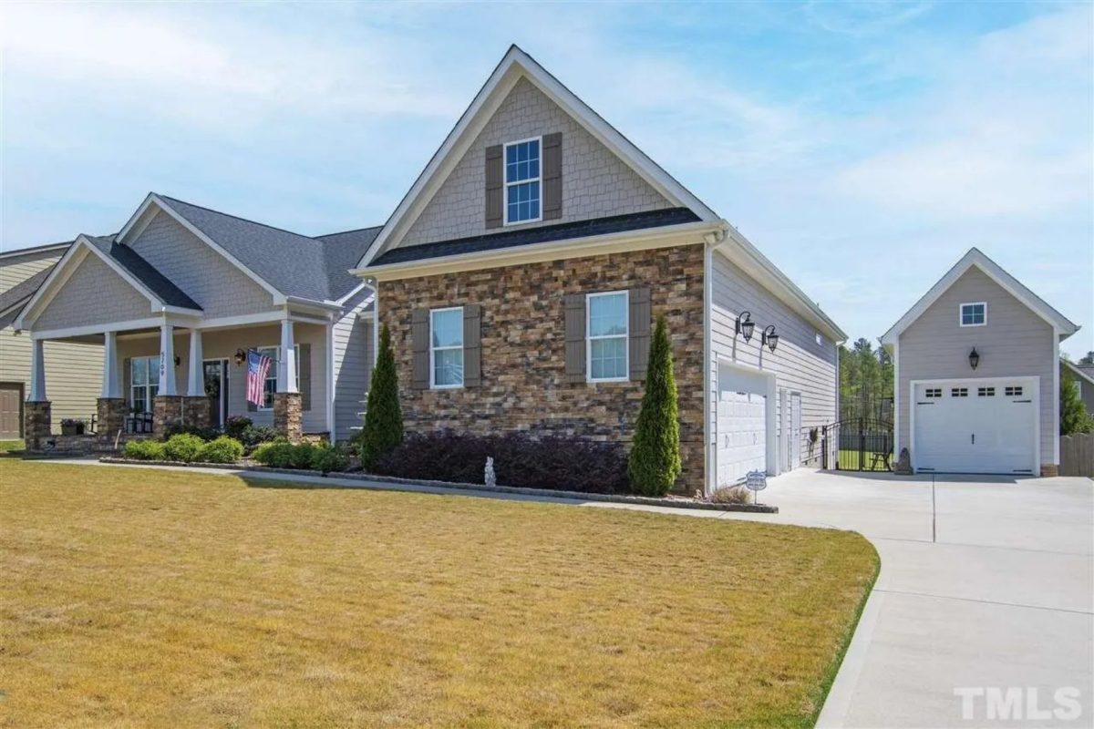 Spacious 3-Bedroom house Plan with Blueprint and CAD Designs