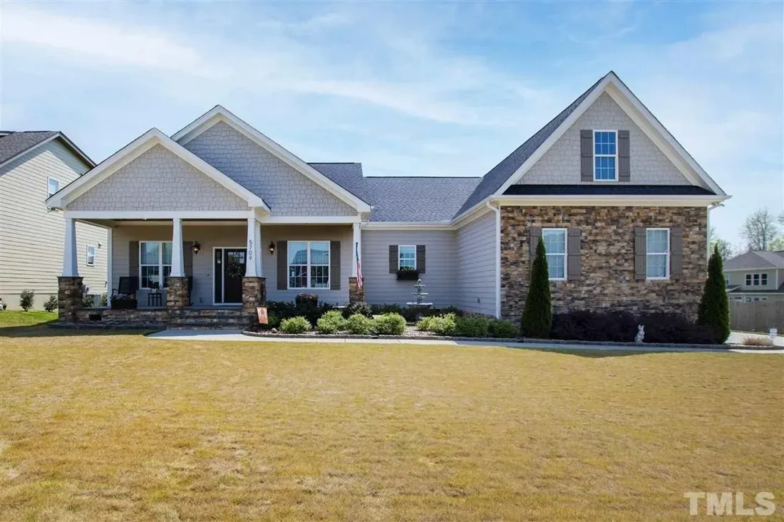 Spacious 3-Bedroom house Plan with Blueprint and CAD Designs