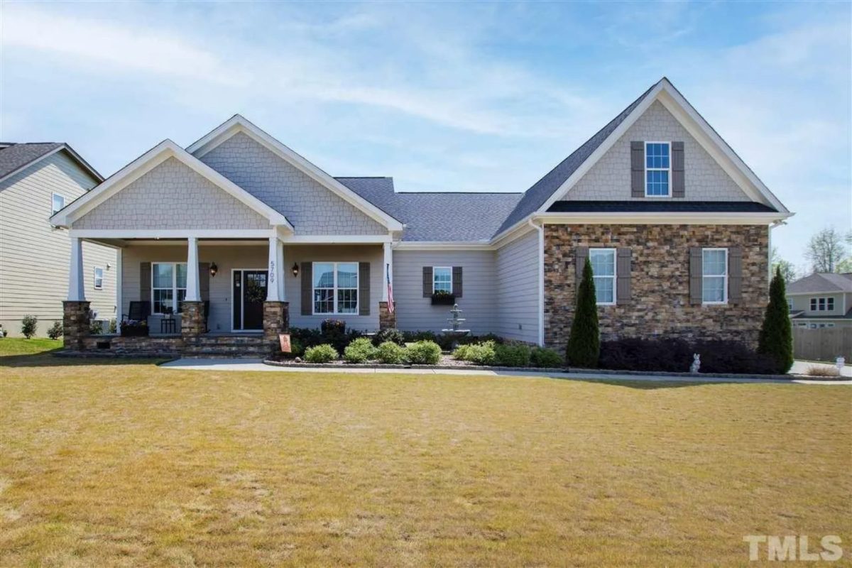 Spacious 3-Bedroom house Plan with Blueprint and CAD Designs