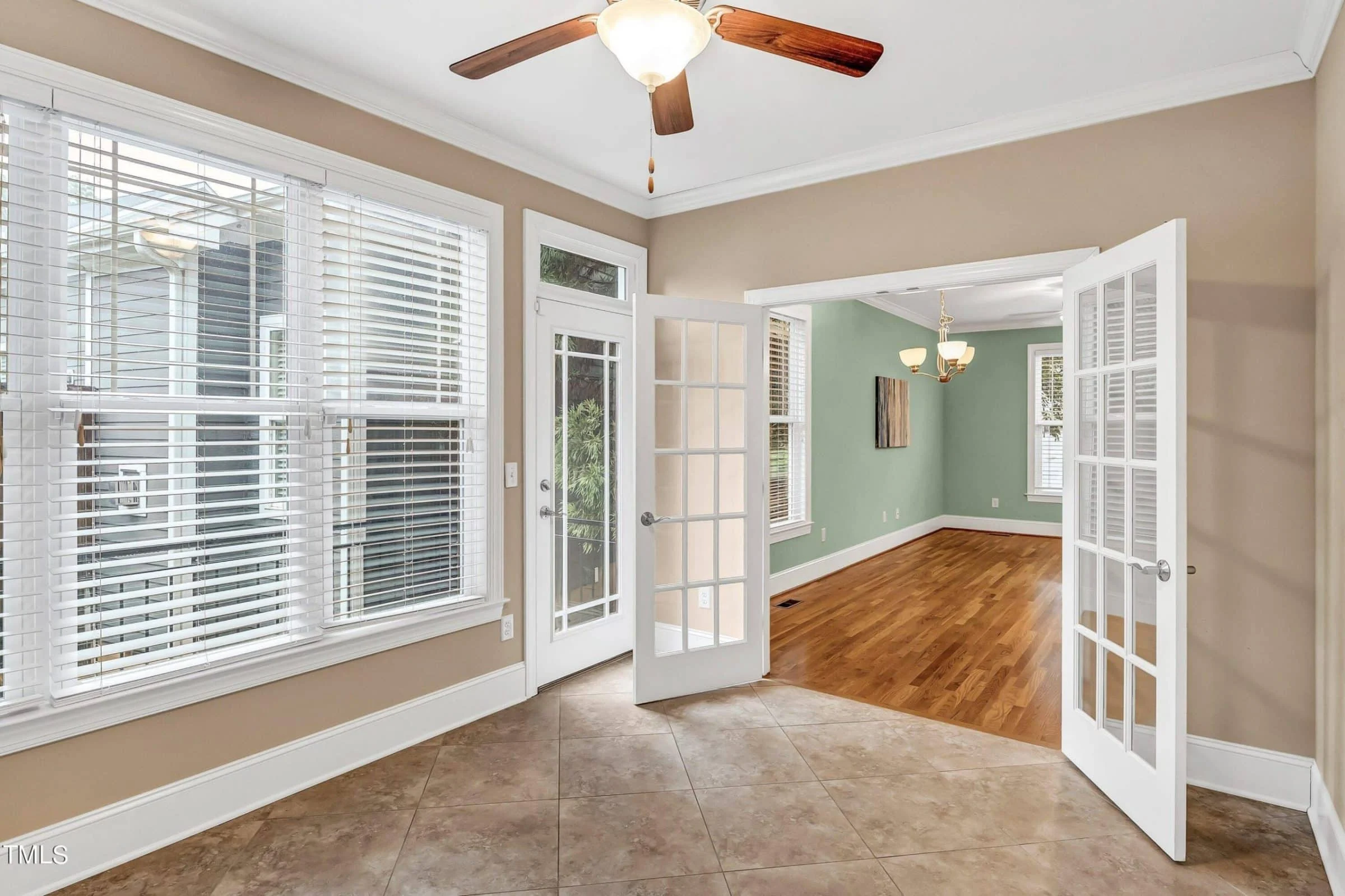 Modern 2-Bedroom Townhome Blueprint with Open Plan Design