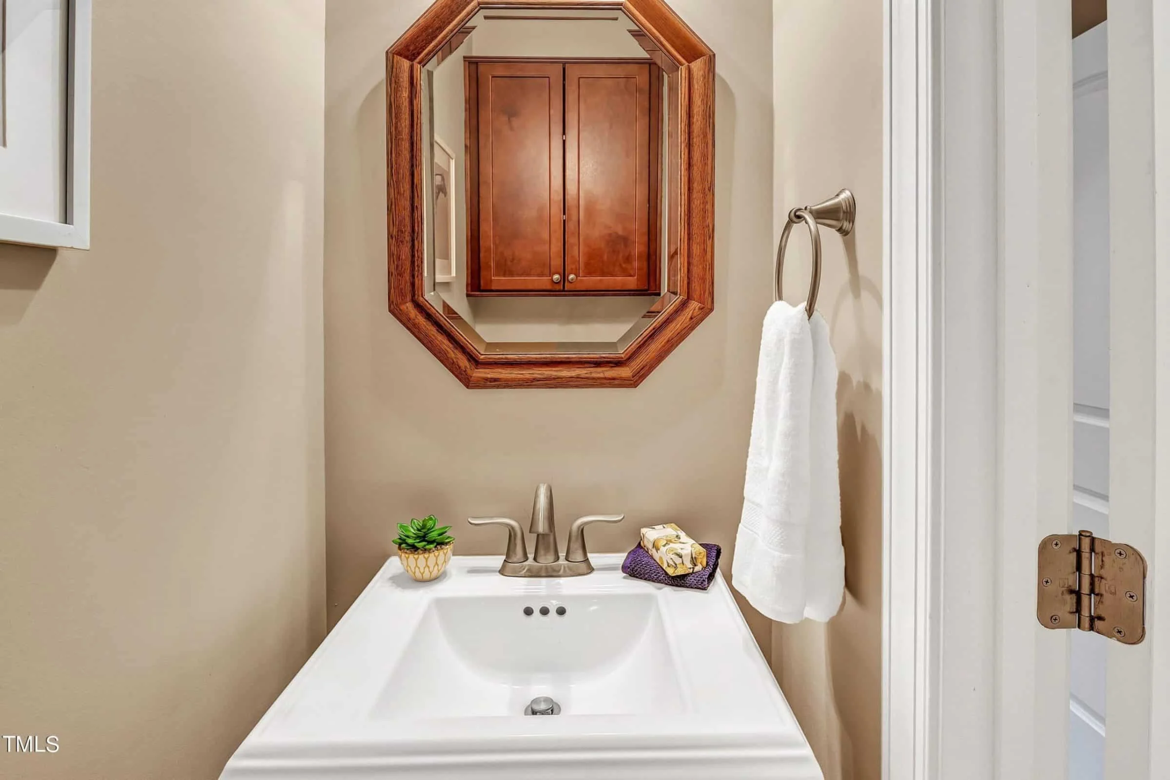 Modern 2-Bedroom Townhome Blueprint with Open Plan Design