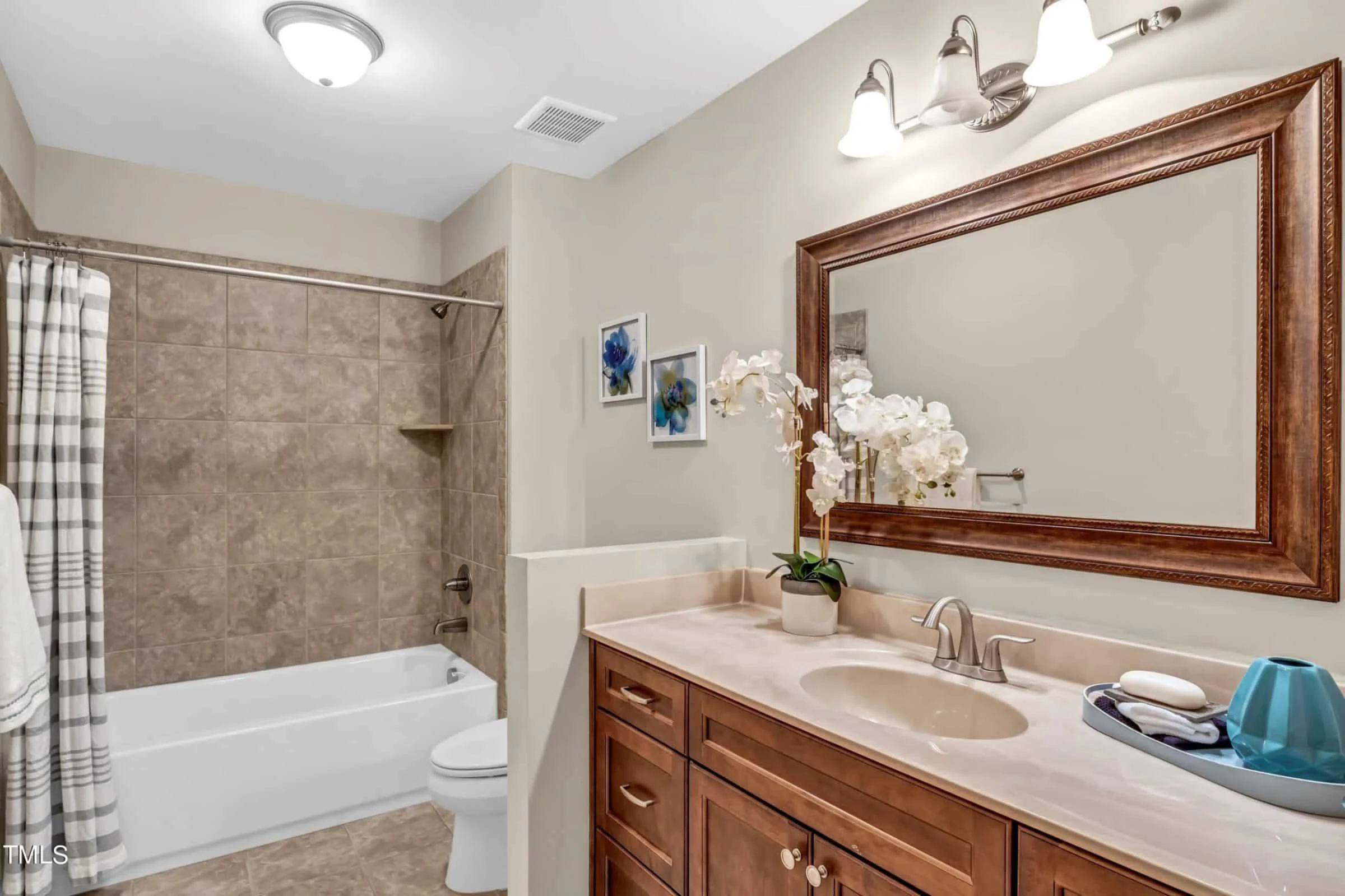 Modern 2-Bedroom Townhome Blueprint with Open Plan Design