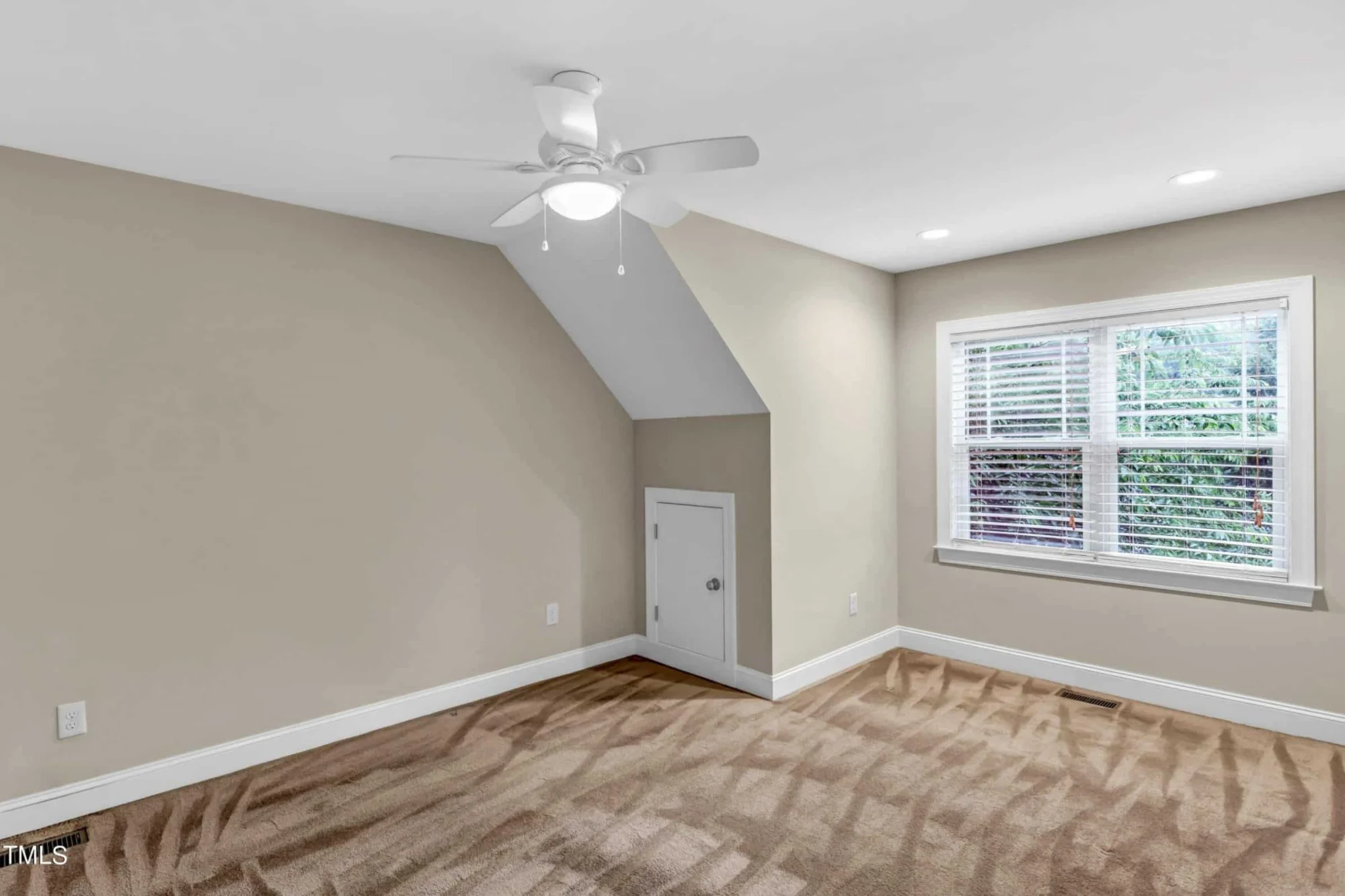 Modern 2-Bedroom Townhome Blueprint with Open Plan Design