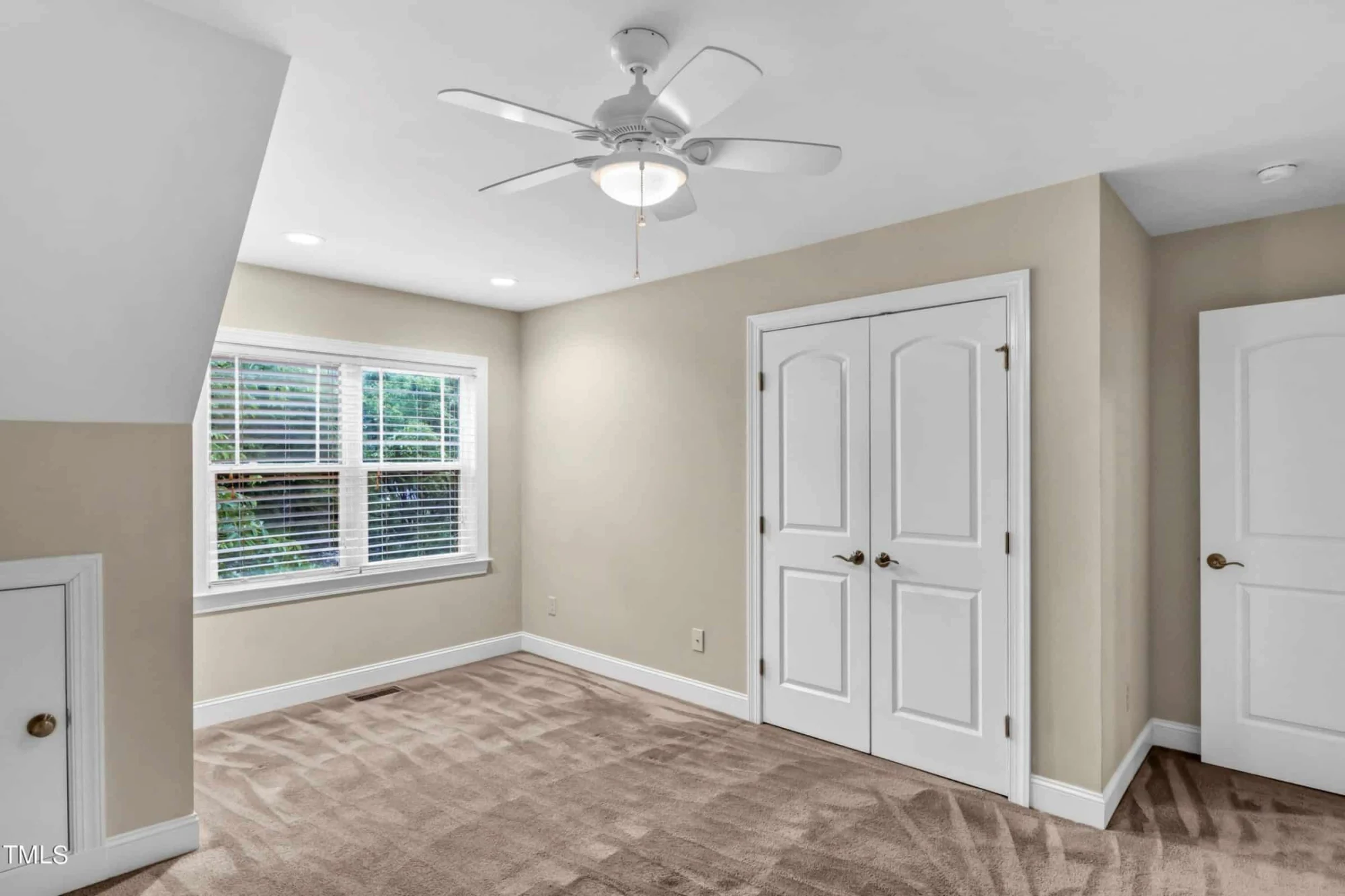 Modern 2-Bedroom Townhome Blueprint with Open Plan Design