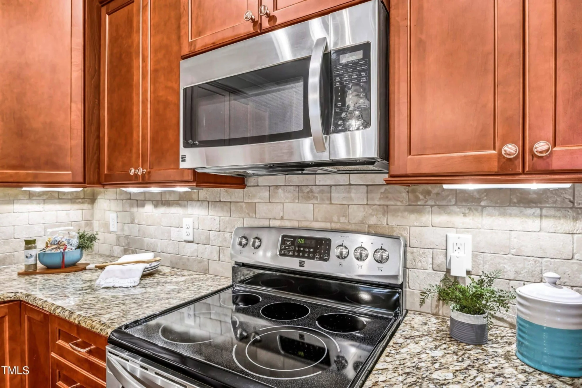 Modern 2-Bedroom Townhome Blueprint with Open Plan Design