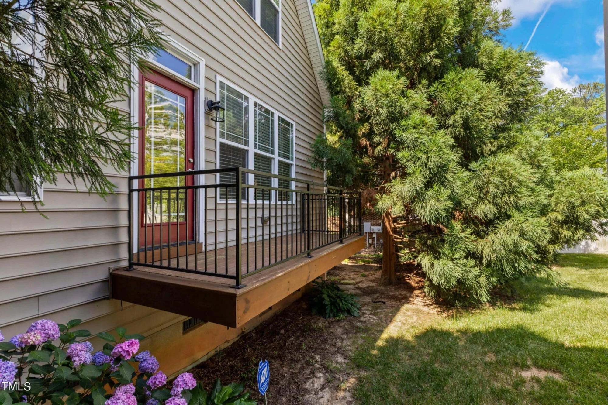 Modern 2-Bedroom Townhome Blueprint with Open Plan Design