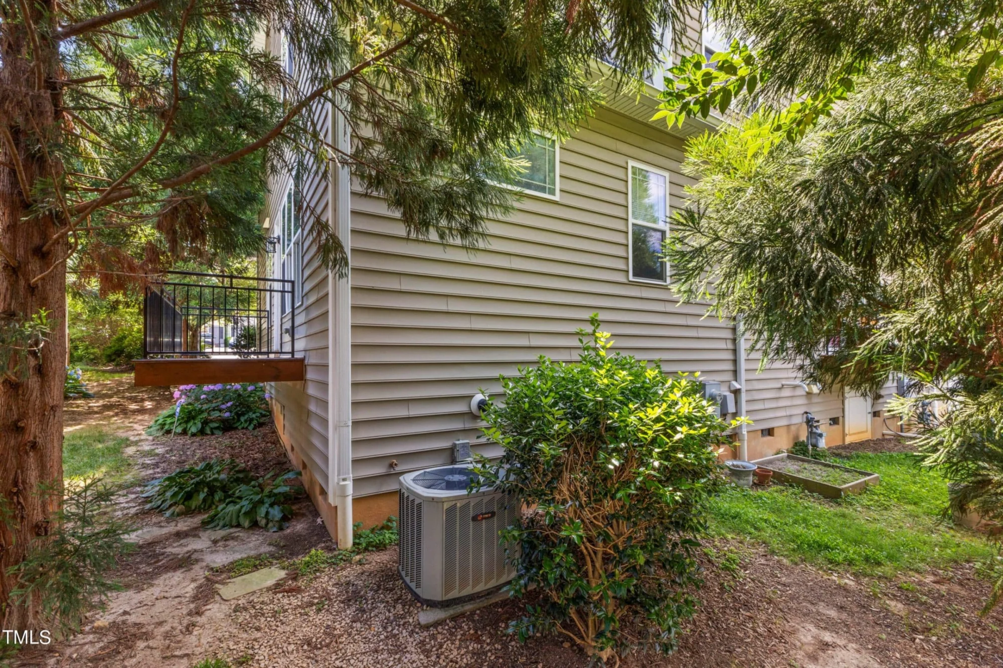Modern 2-Bedroom Townhome Blueprint with Open Plan Design