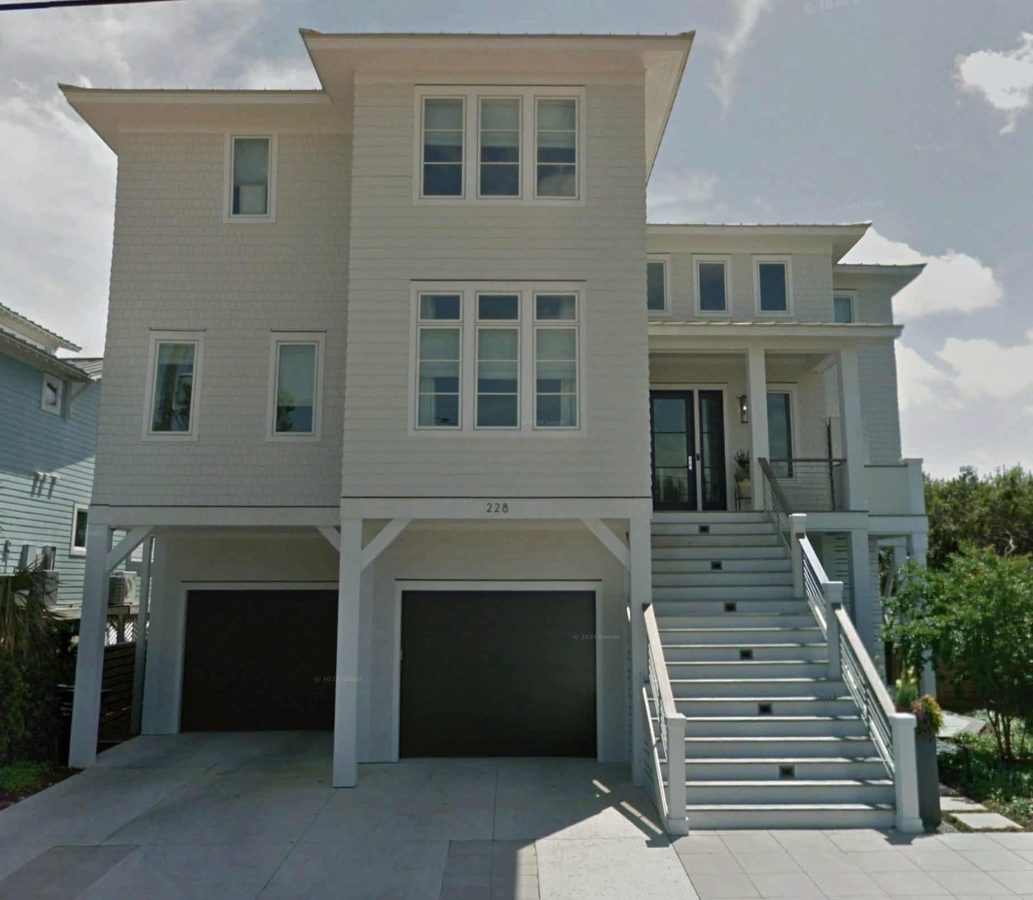 Exclusive Beach house Designs: Elegant Floor Plan and Blueprint