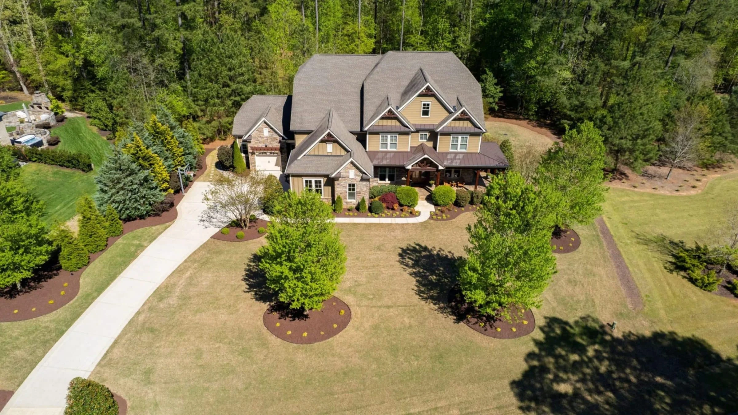 14-1088 HOUSE PLAN - Elegant 2.5-Story House Blueprint with CAD Designs & Floor Plans 4 Elegant 2.5-Story house Blueprint with CAD Designs & Floor Plans