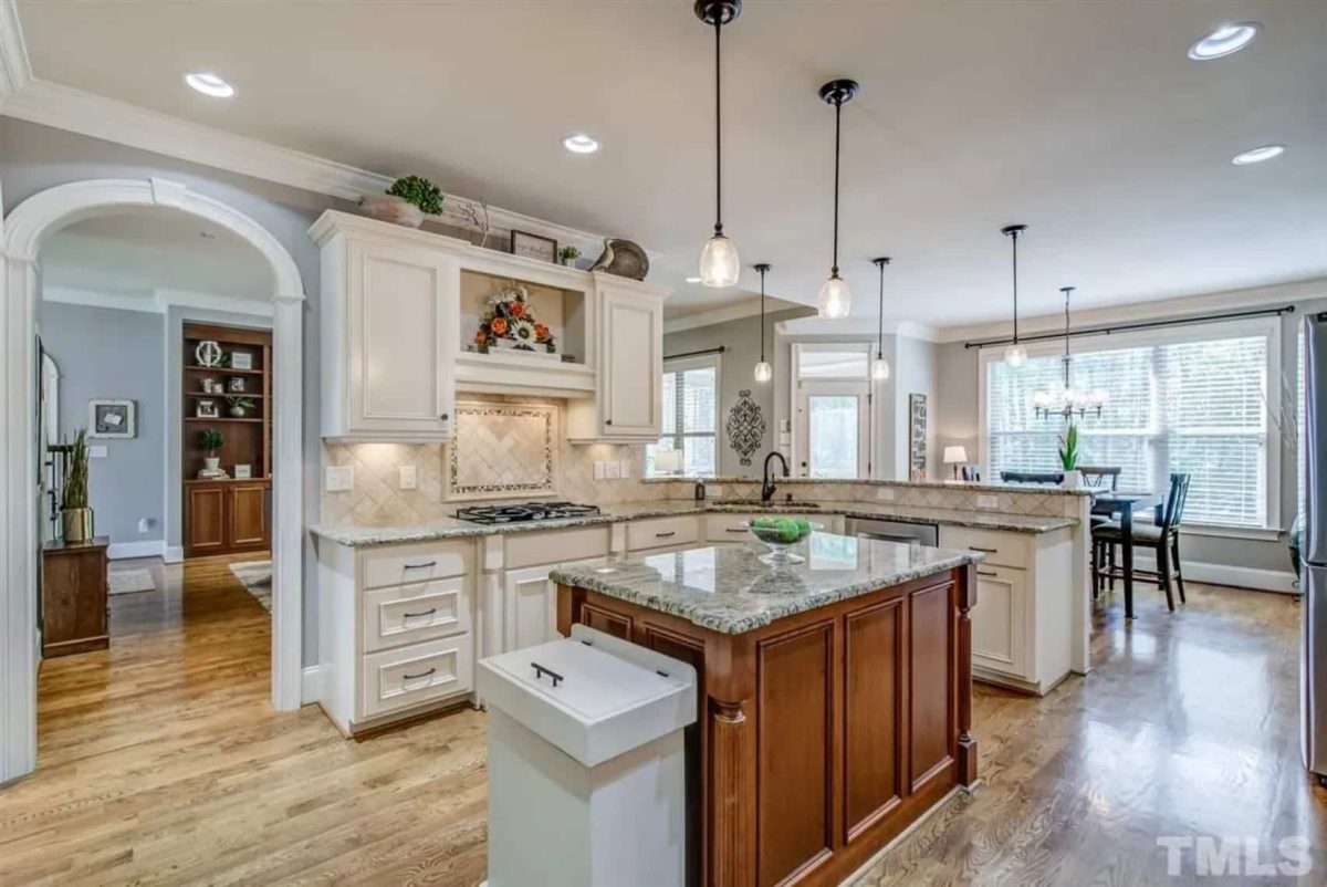 Craftsman house Plan with 2-Story Design and Spacious Blueprint