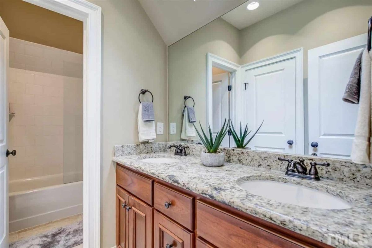 Craftsman house Plan with 2-Story Design and Spacious Blueprint