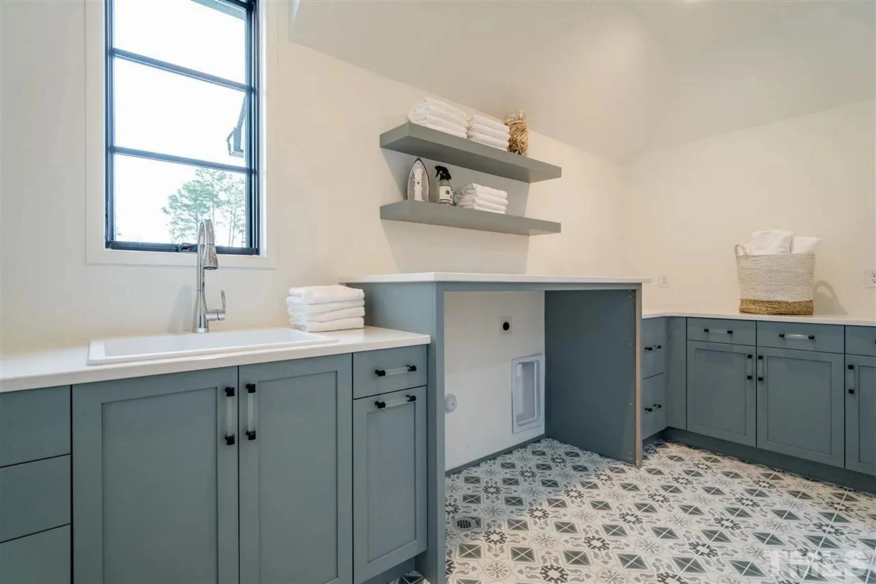 Luxury 3-Story Modern Floor Plan with 5 Bedrooms and CAD Designs