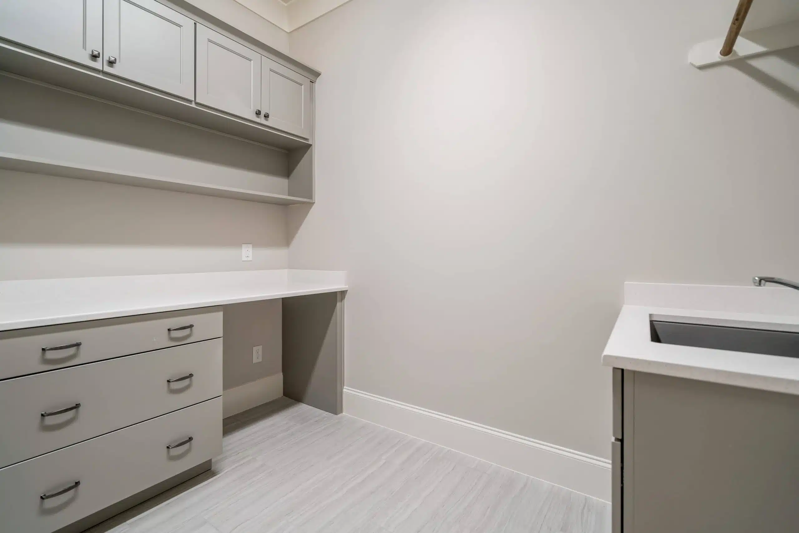 Modern house Floor Plan: CAD Designs with 4 Bedrooms