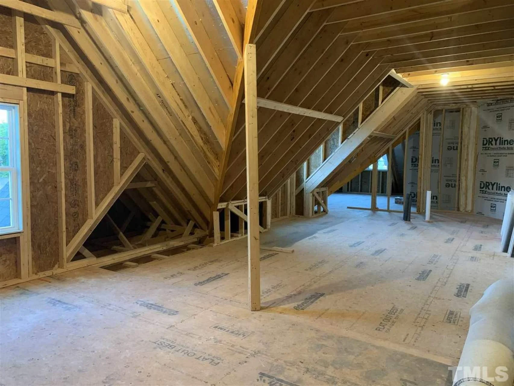 19-1447 HOUSE PLAN - 4-Bed, 3-Bath Transitional Craftsman House Plan – 3,146 Sq Ft with Bonus Room 18 Stylish 2-Story house Plan with 4 Bedrooms and Open Floor Plan