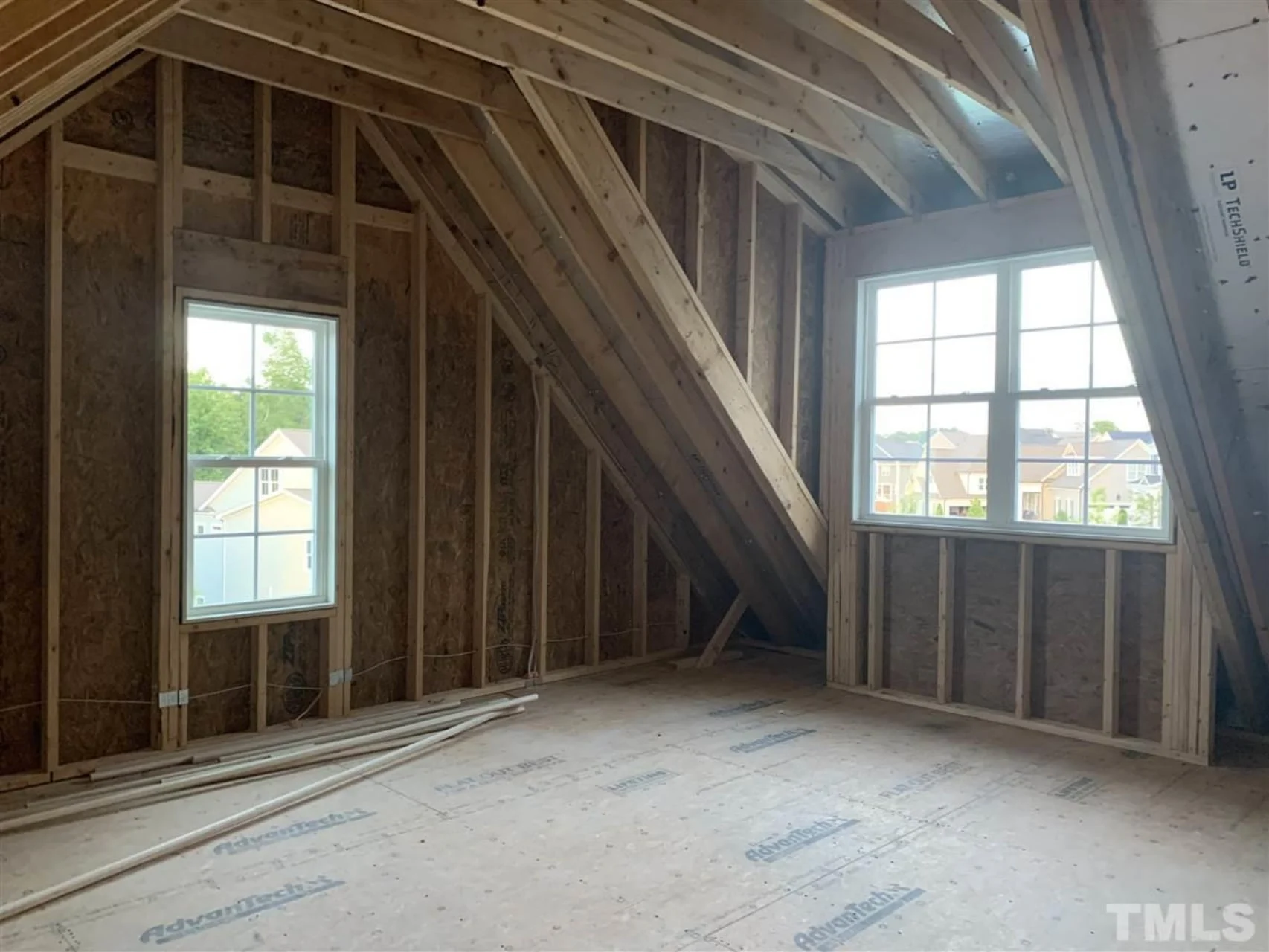 19-1447 HOUSE PLAN - 4-Bed, 3-Bath Transitional Craftsman House Plan – 3,146 Sq Ft with Bonus Room 19 Stylish 2-Story house Plan with 4 Bedrooms and Open Floor Plan